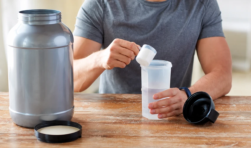 Creatine supplement with water for strength training and muscle support